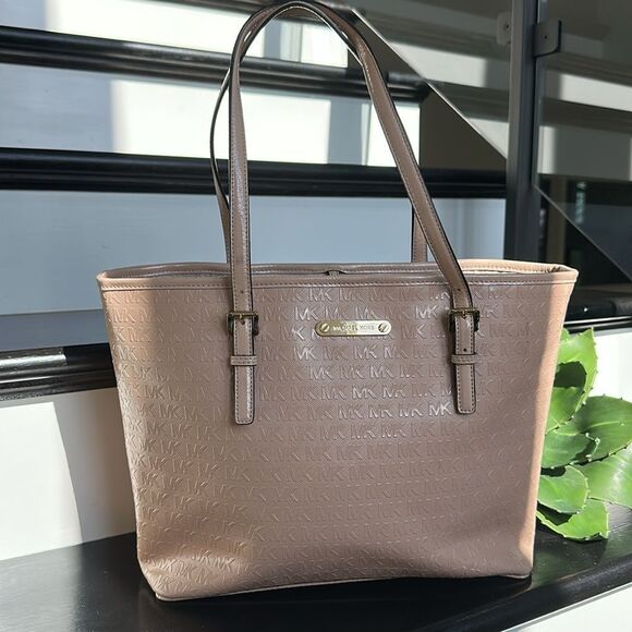 Michael Kors, genuine leather, like new jet set tote, shoulder handbag purse - Picture 1 of 10